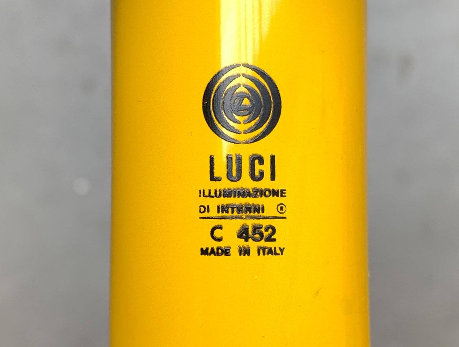Lampes de table modèle C 452 de l'ère spatiale postmoderne italienne du milieu du siècle, 1960, lot de 2