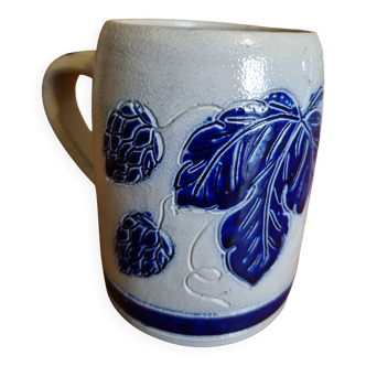 Salt-glazed stoneware mug from Alsace by Antoine Krummeich, Betschdorf.