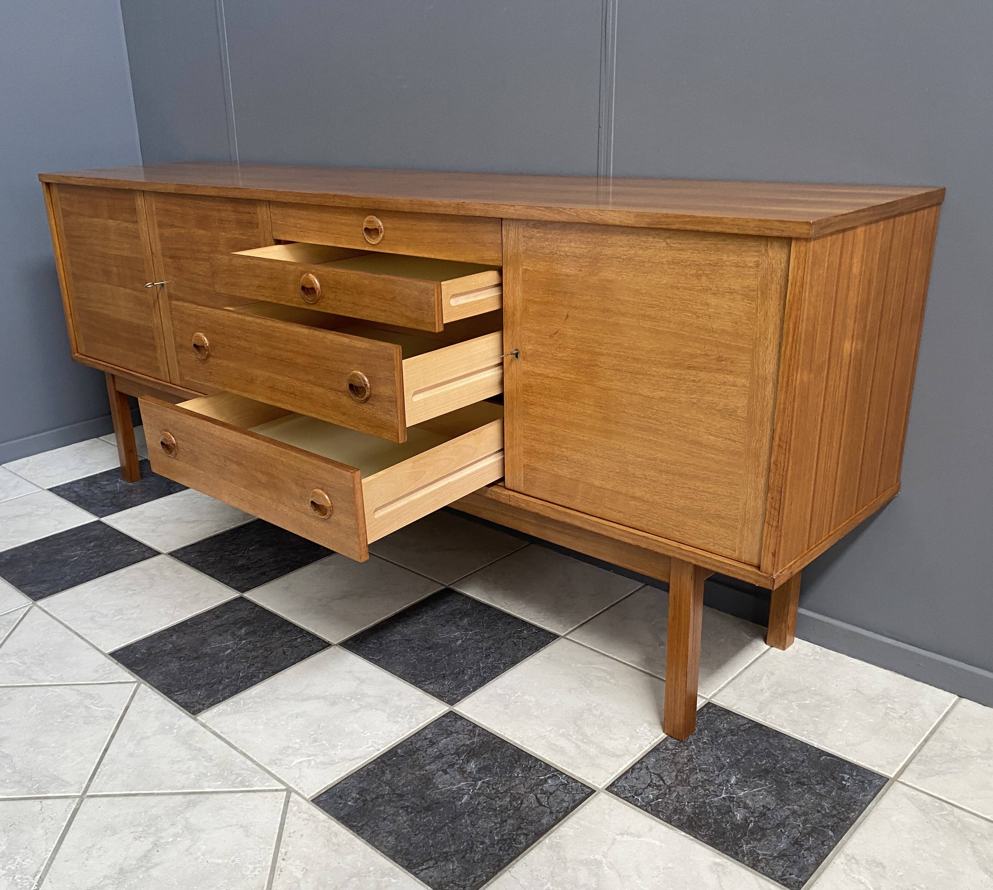 Buffet de style danois des années 1960