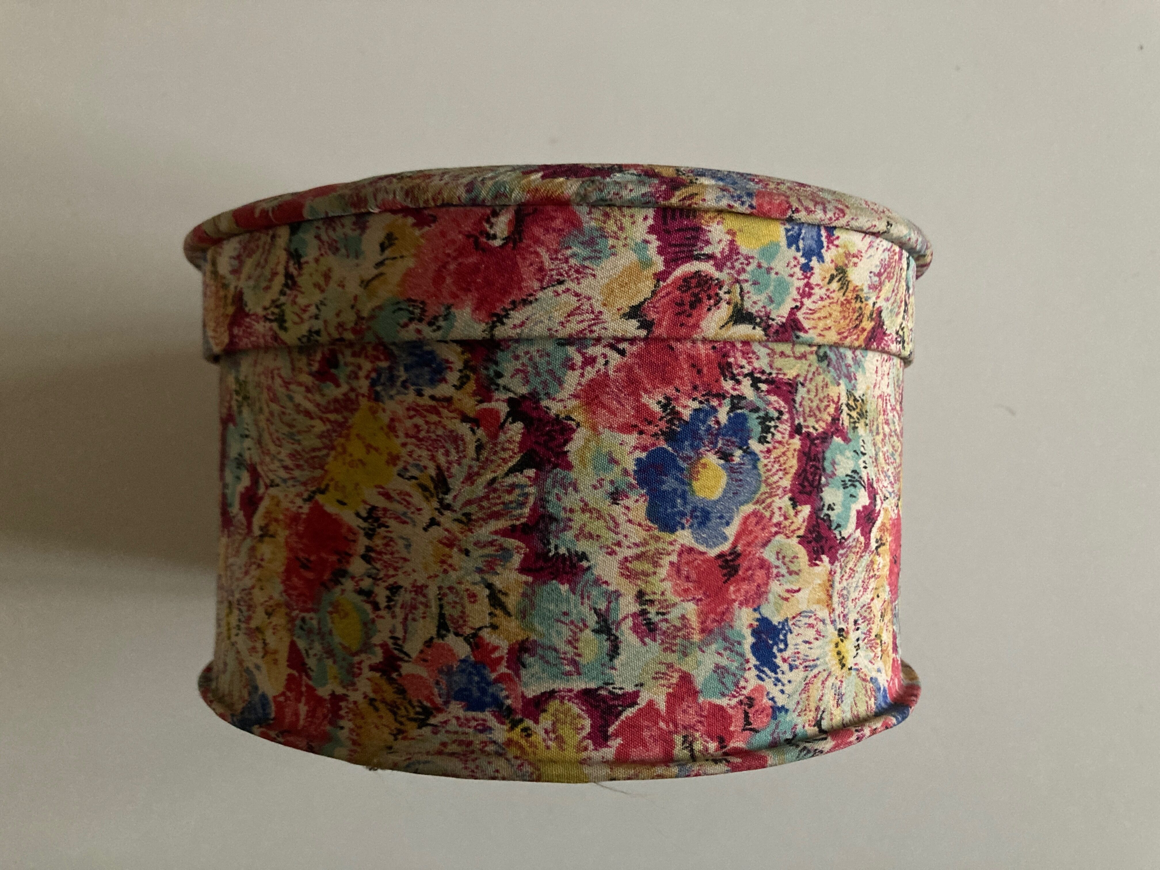 Box le bon marché 1940 with flowers