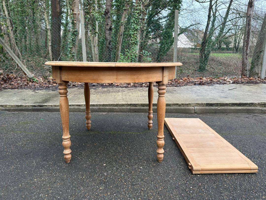 Renovated Louis Philippe 19th-century extendable round dining table 200cm