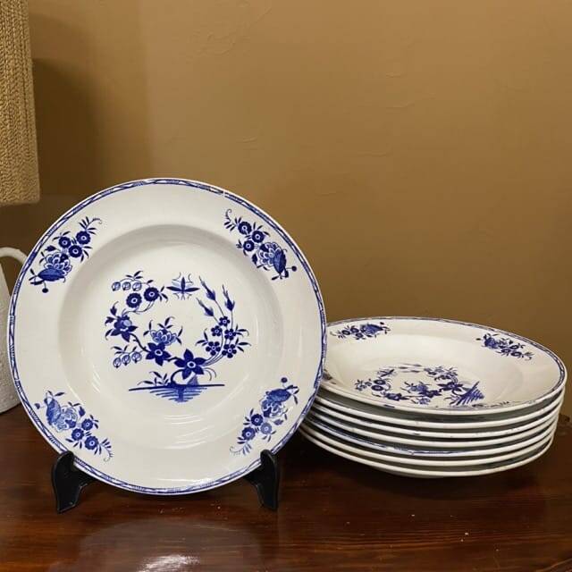 Set of 12 deep plates in Tournai porcelain, Boch Frères, fly decor