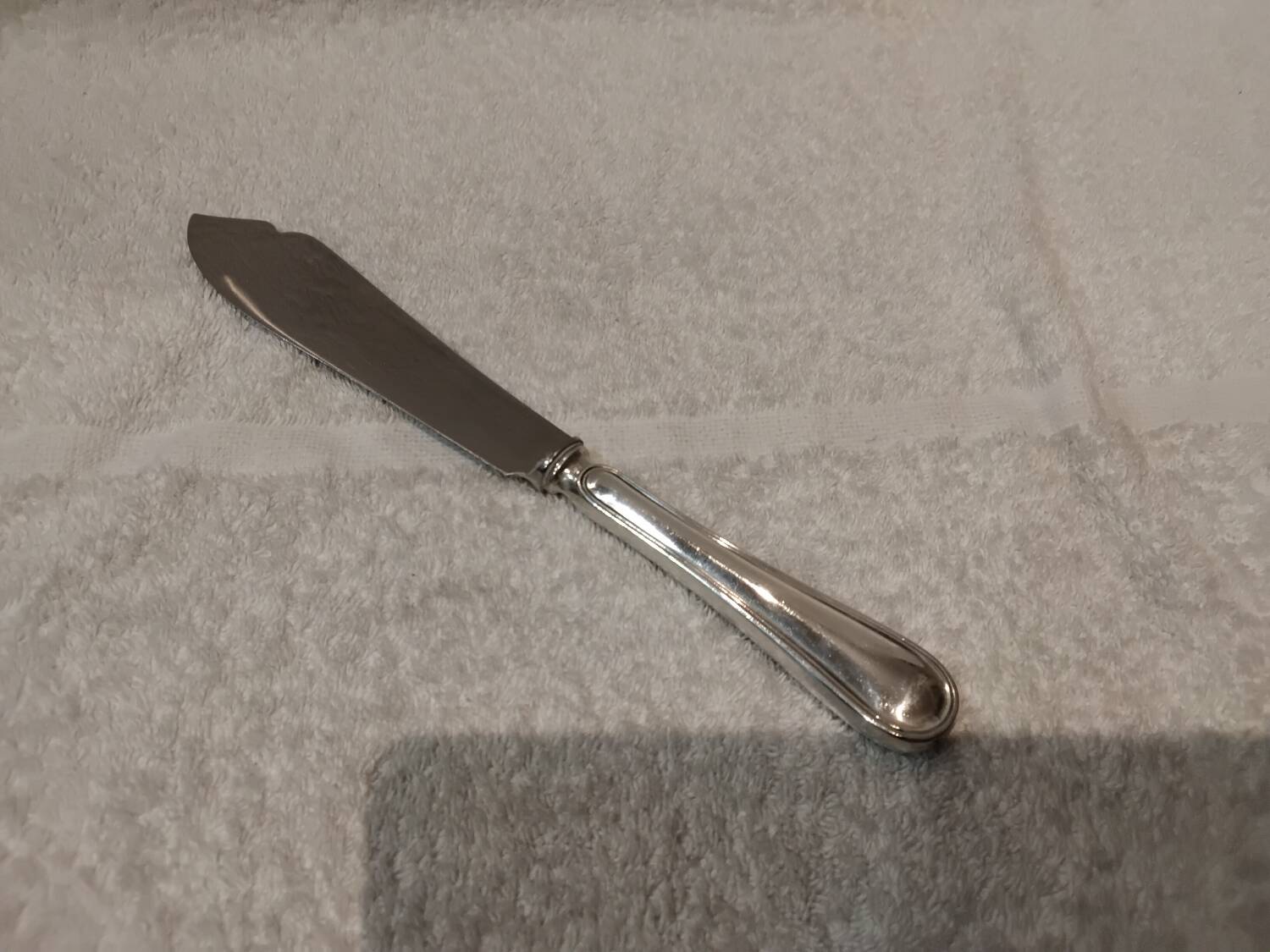 Couteau de service pour gateau manche argent 800 suisse Jezler filet