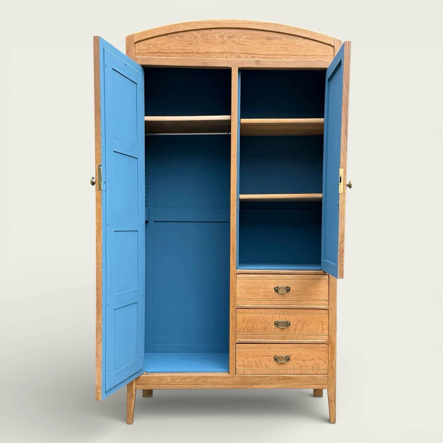 Parisian hotel wardrobe in solid raw oak, 1920.