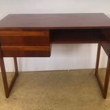 Scandinavian sled base desk