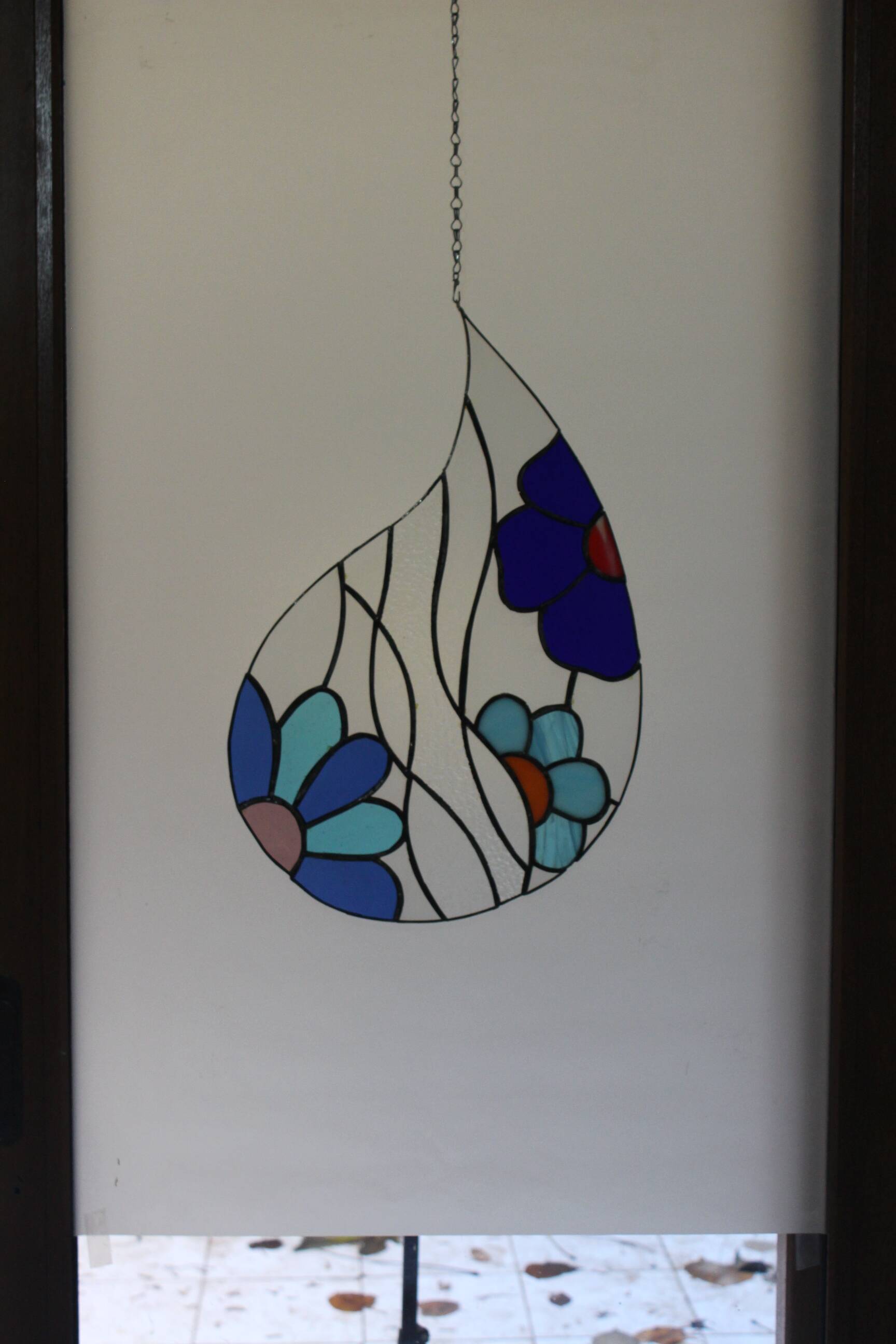 Vitrail décoratif “Goutte d’eau” – Verre coloré fait main, 40 × 40 cm