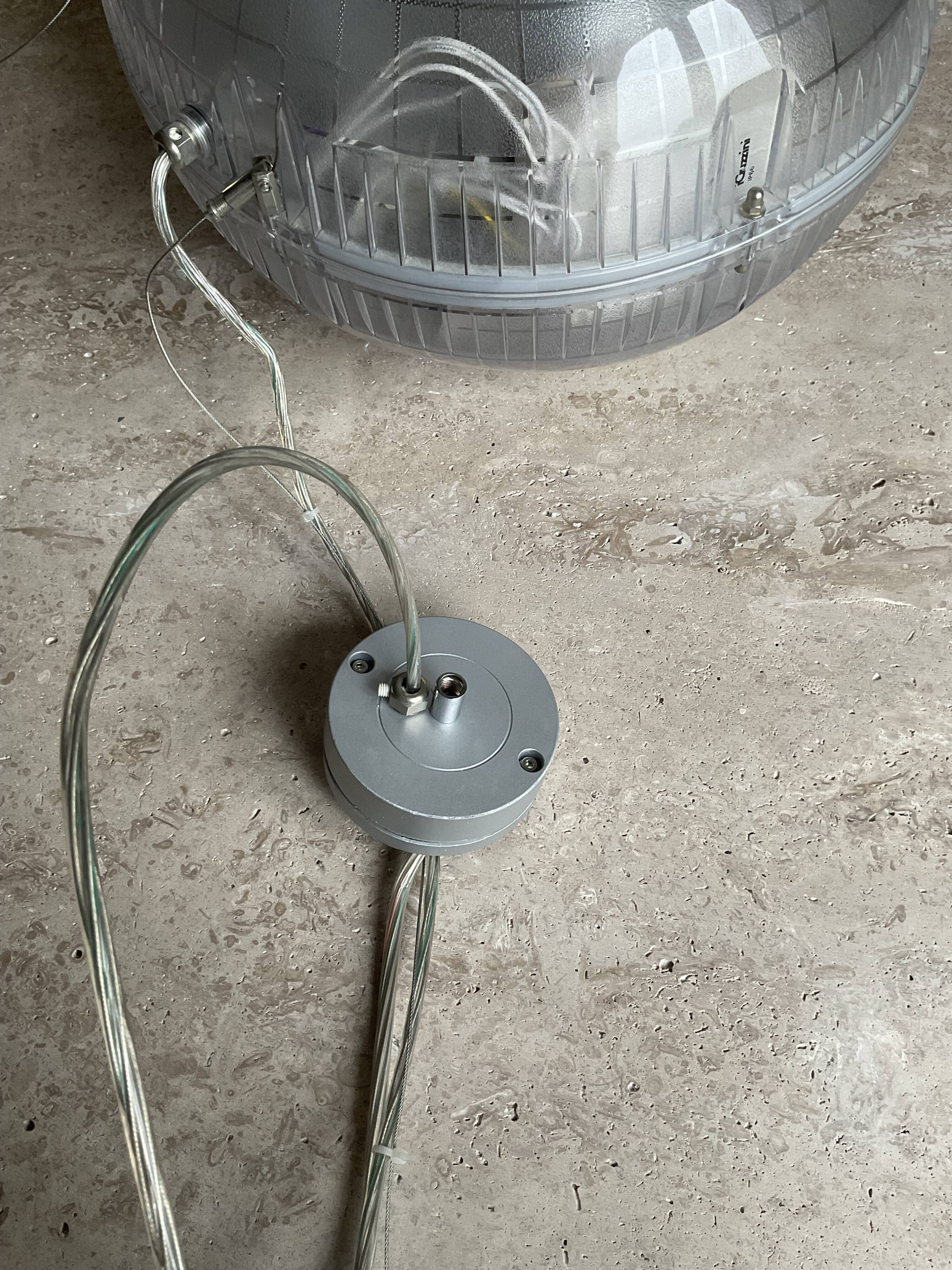 Suspension "Gem" imagined by the architect Paul Andreu.