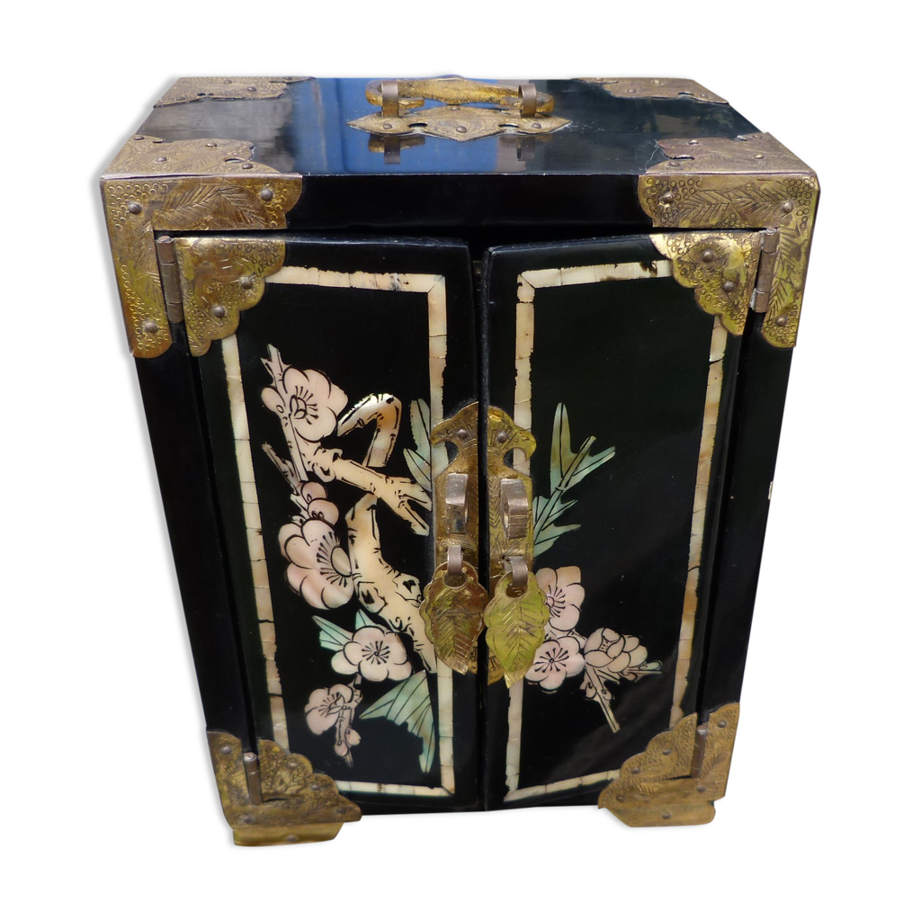 Coffret à Bijoux En Bois Laqué Forme De Piano – Décor Paons – 18x13,5 Cm
