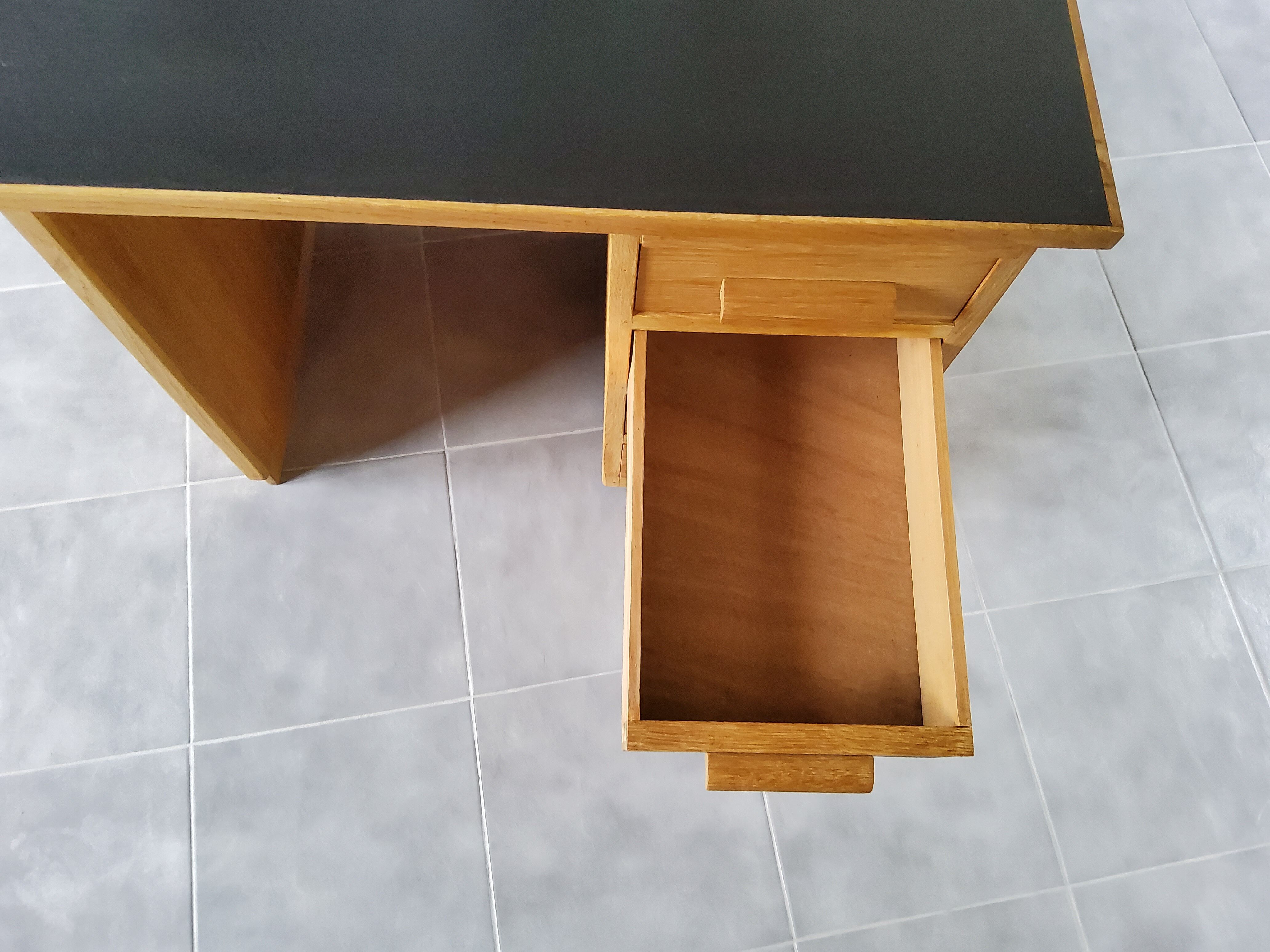 Expandable child desktop