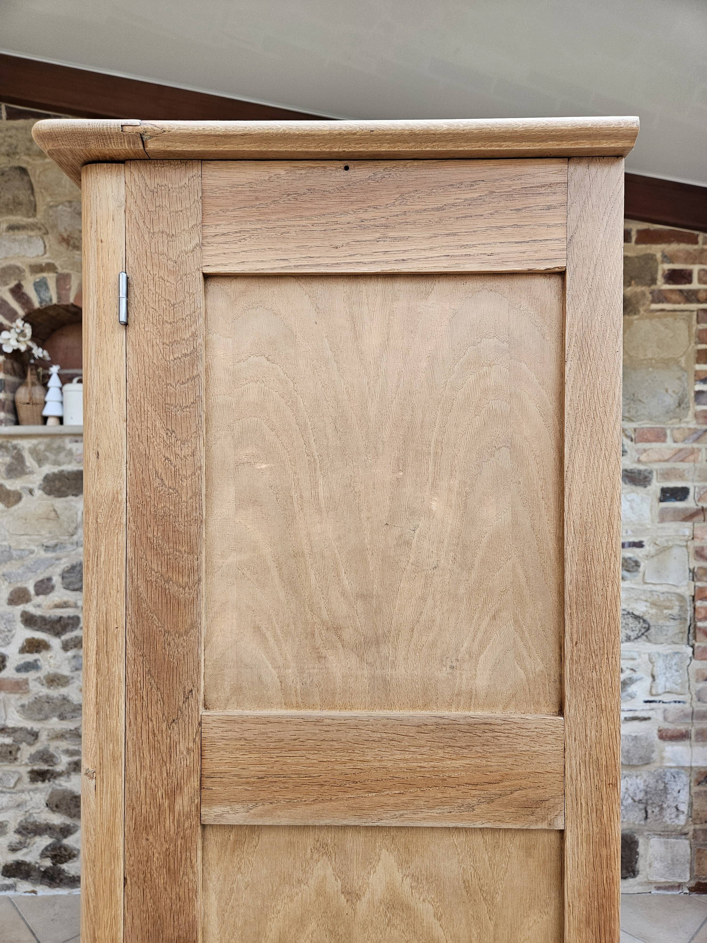 Armoire vintage