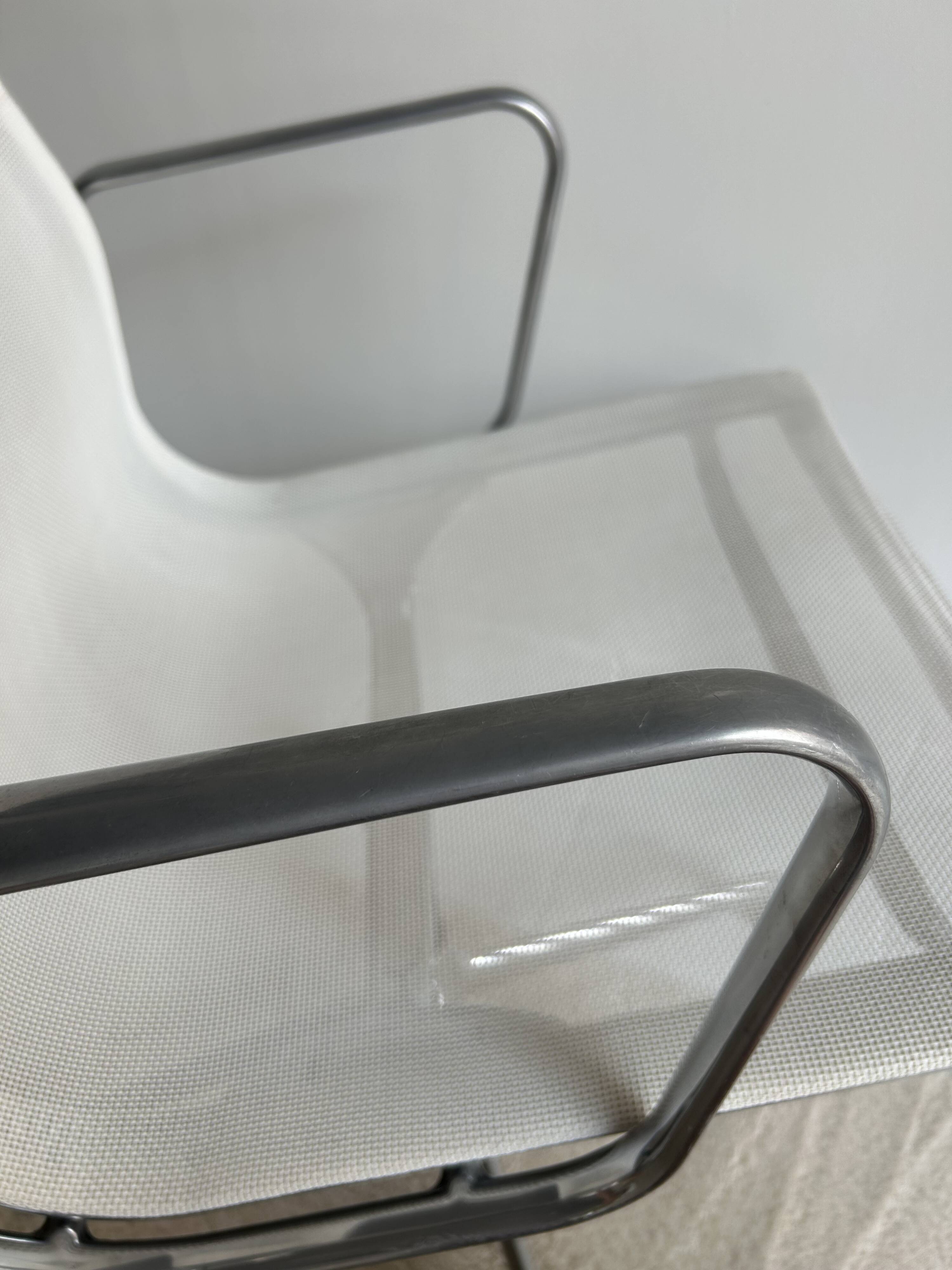 Eames EA108 swivel chair Vitra