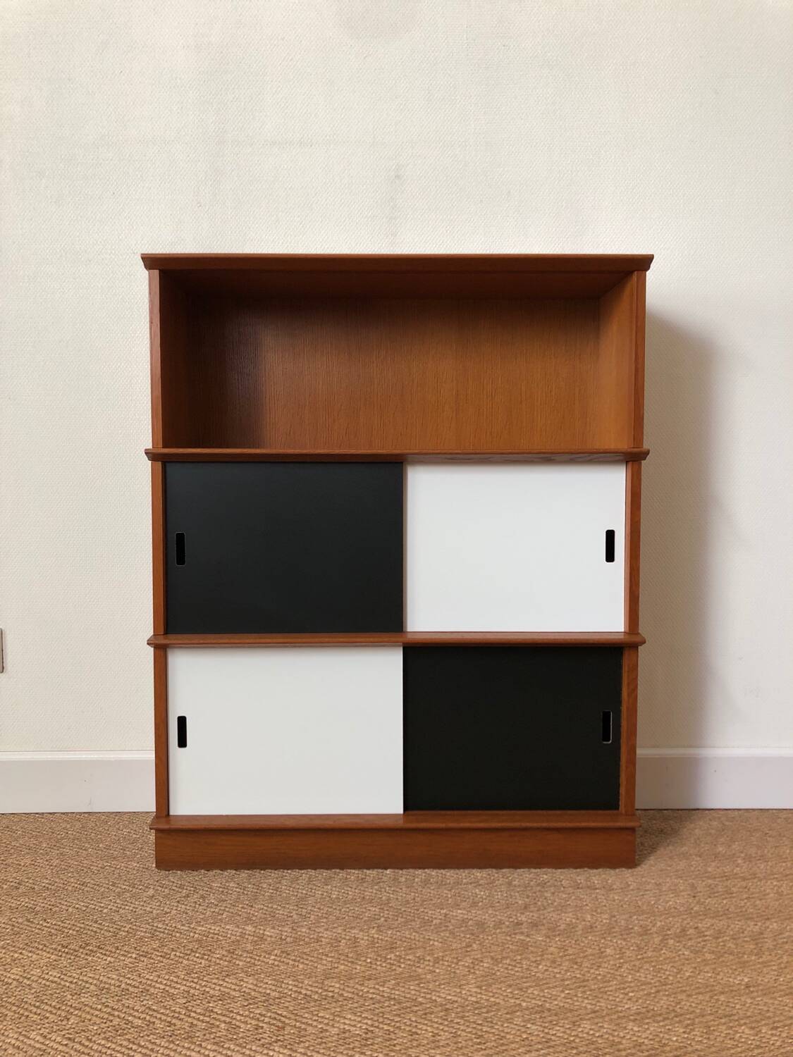 Shelf / display case