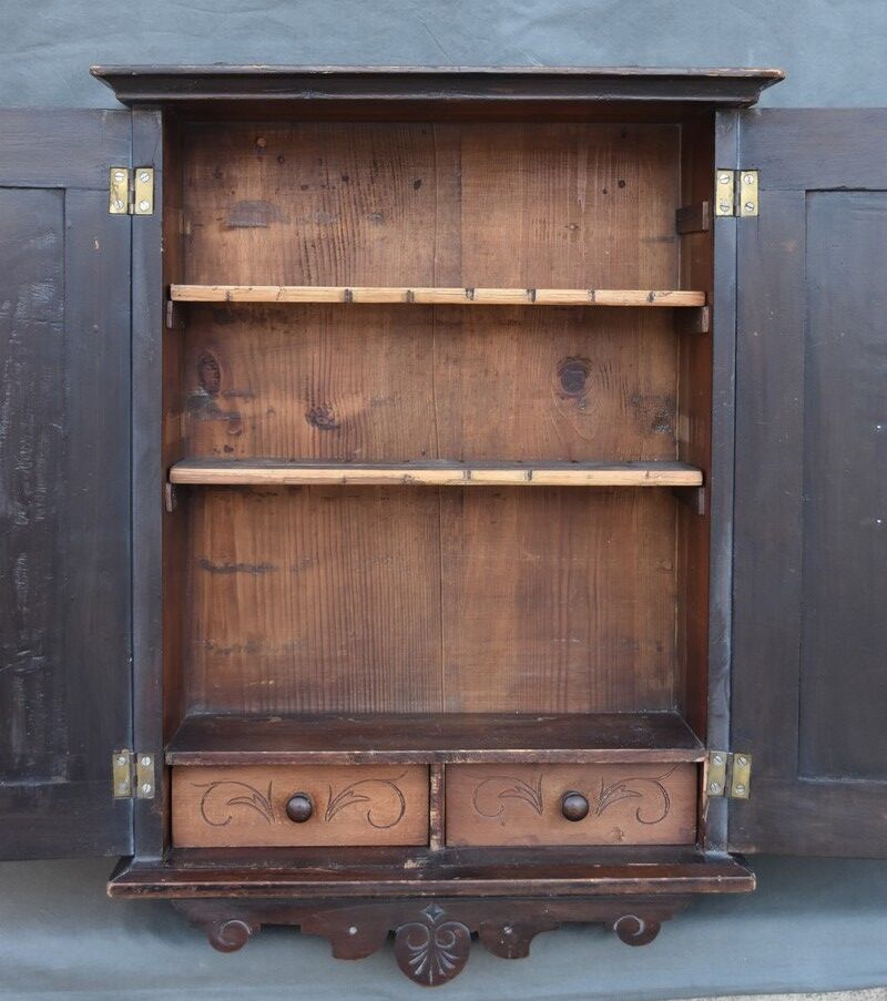 Armoire murale de rangement rustique France bois sculpté wood carved