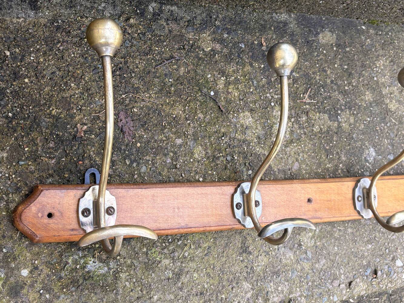 Large vintage wall coat rack with 5 brass and wood hooks – bistro