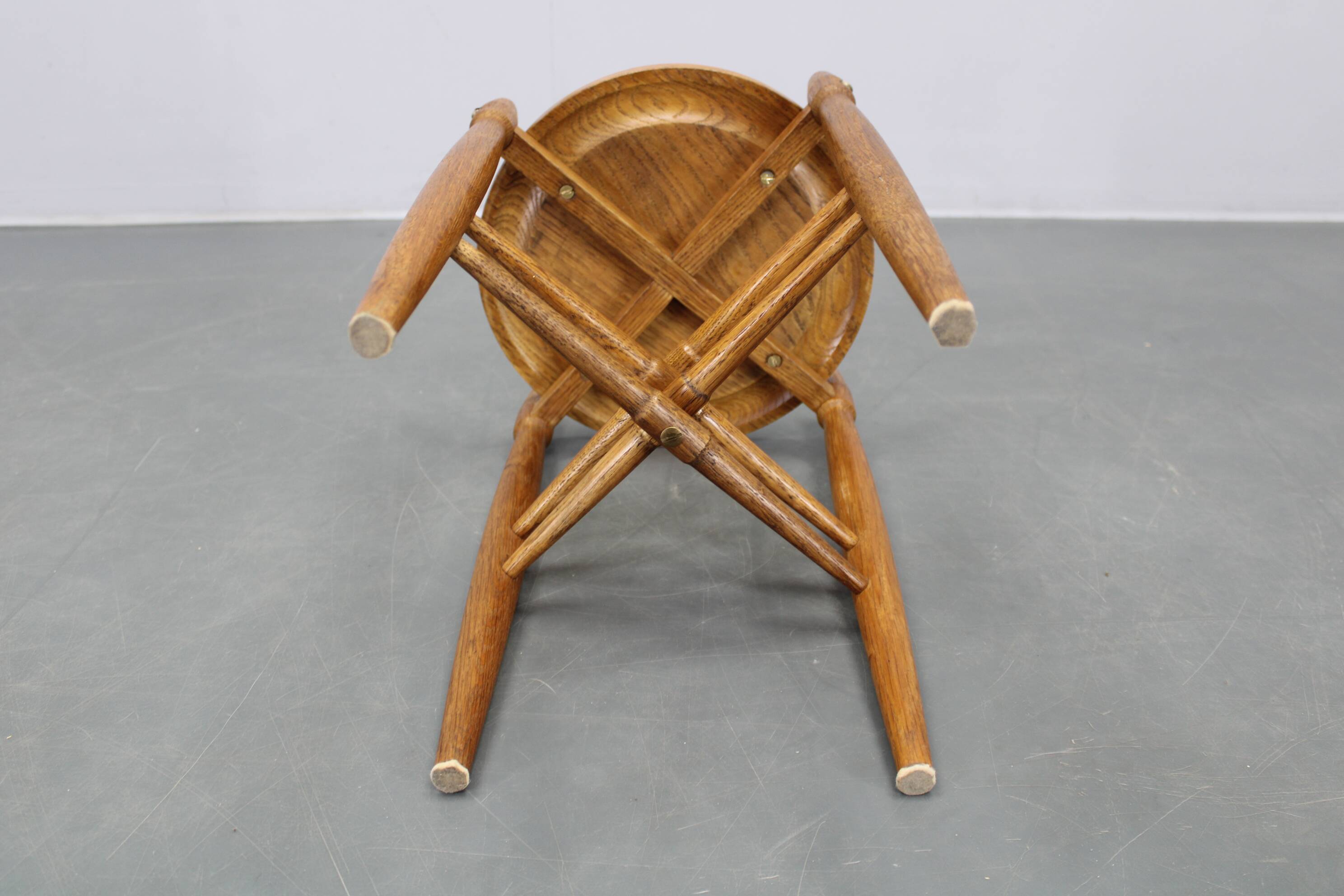 Table d'appoint danoise en chêne massif des années 1960 par Arne Basse pour Knabstrup