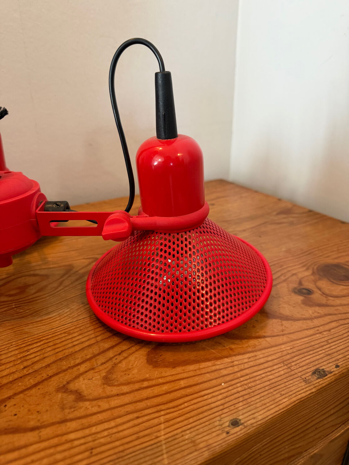 Three-lamp suspension in Memphis design style in red metal.