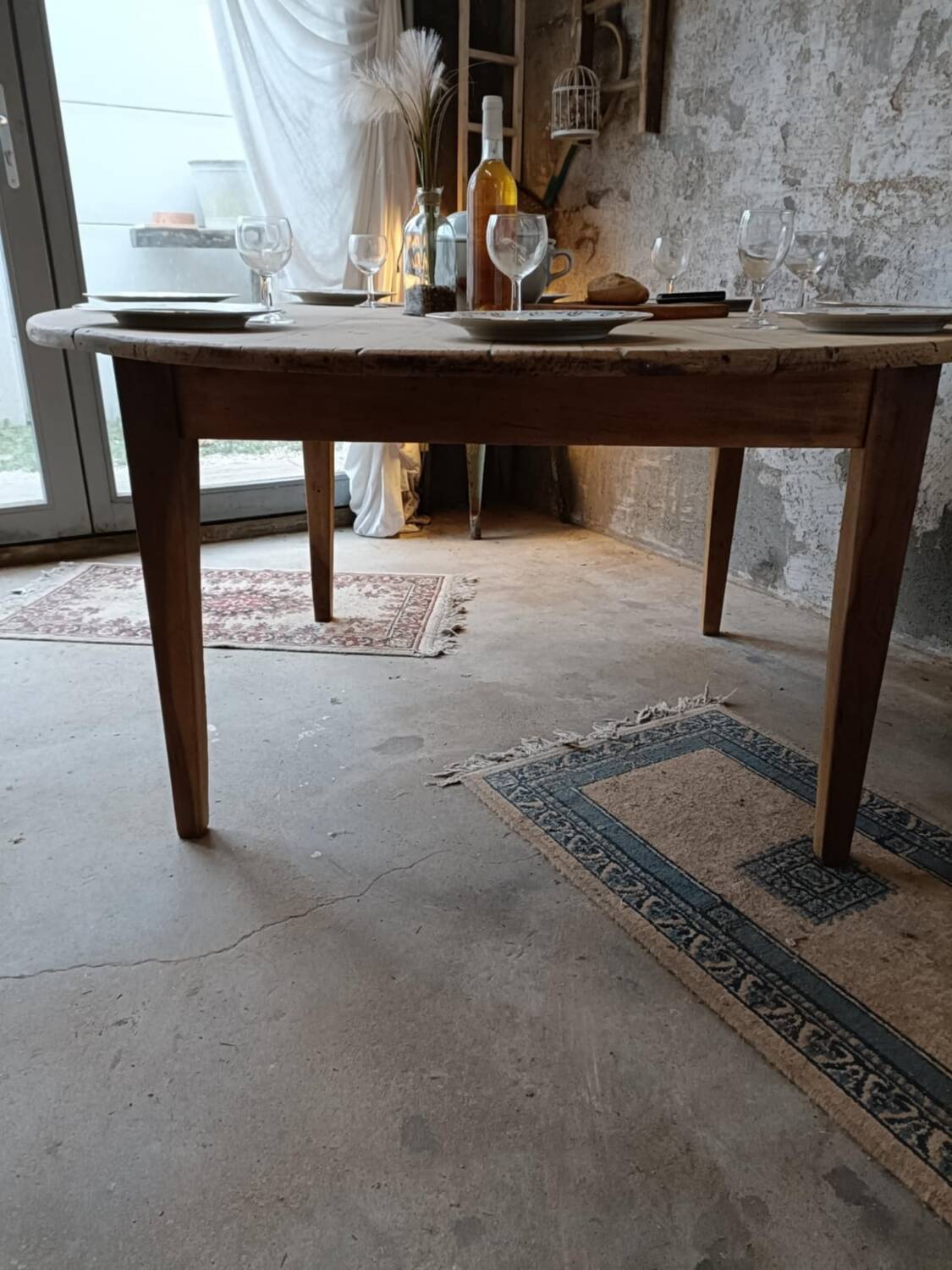 Round farmhouse table