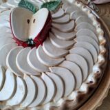 Pie dish in slipware - Apple patterns