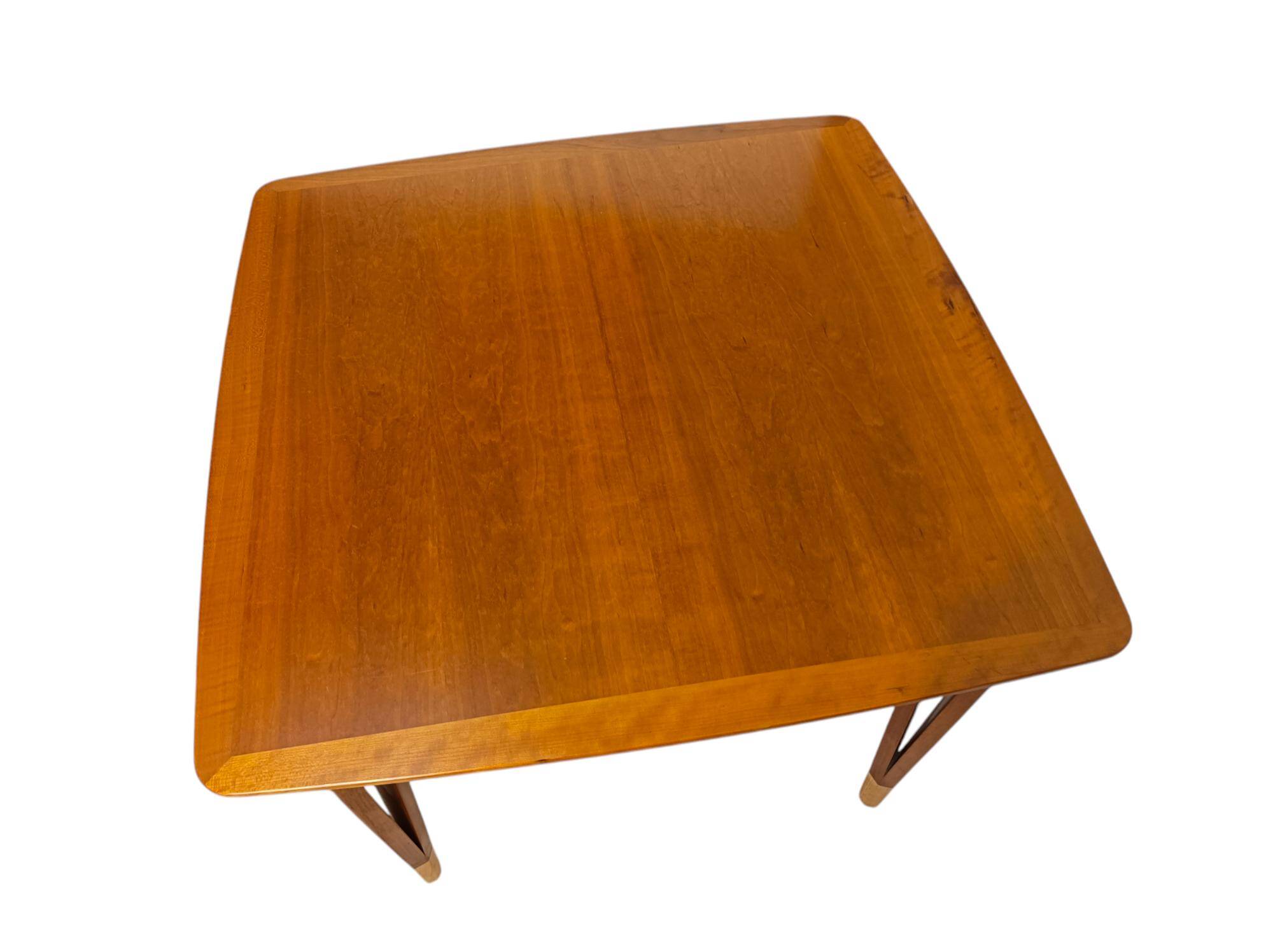 Table basse Lauritz Larsen, cerisier, Danemark années 60