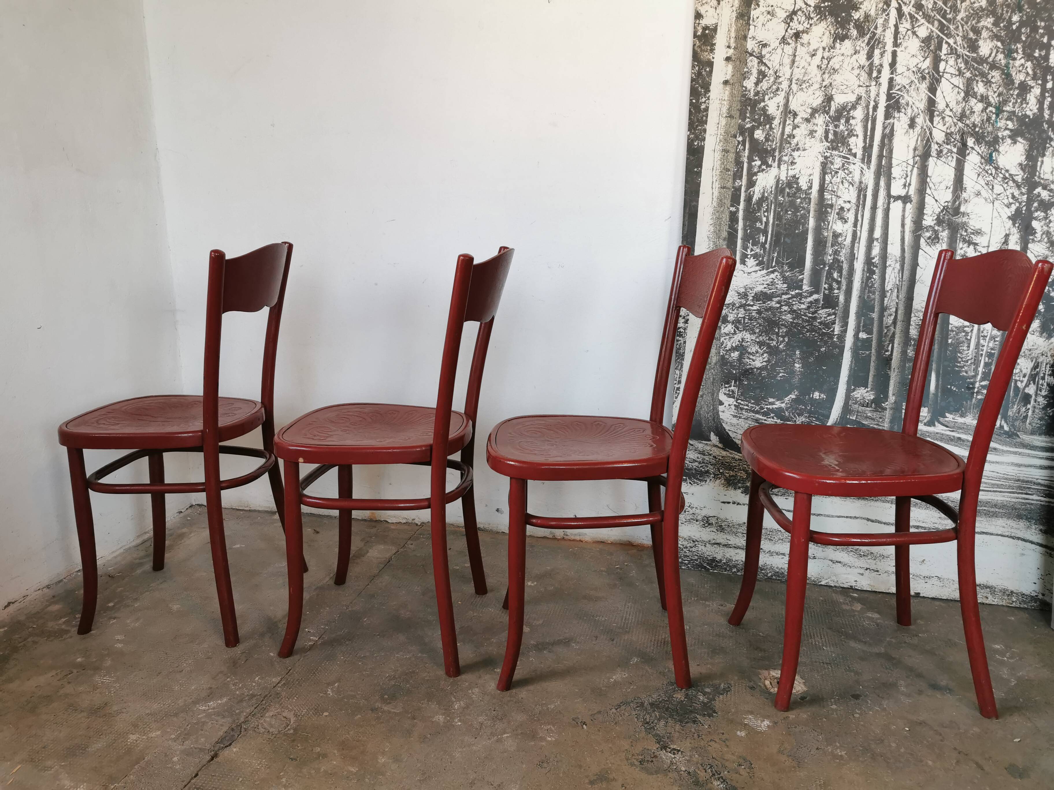 Set of 4 curved wooden bistro chairs Fischel