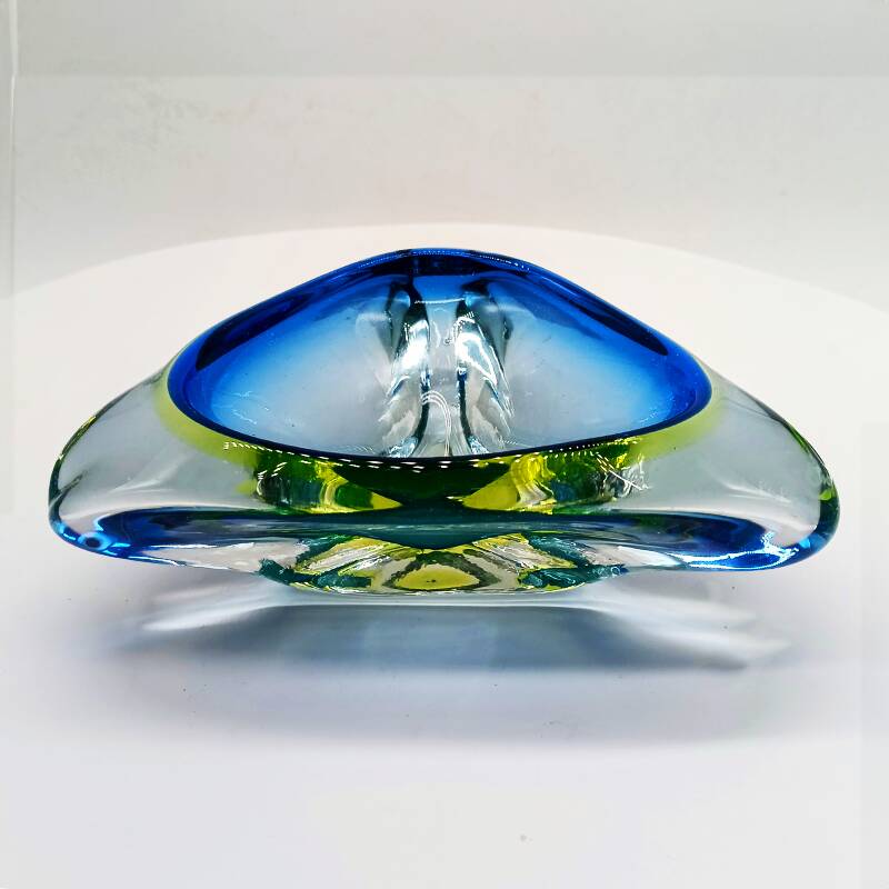 Cendrier, vide-poche triangulaire en verre de Murano, Italie années 1960
