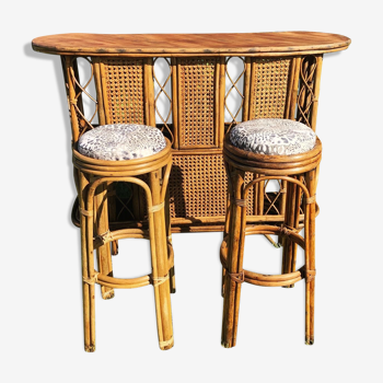 Rattan and cannage bar and 2 stools