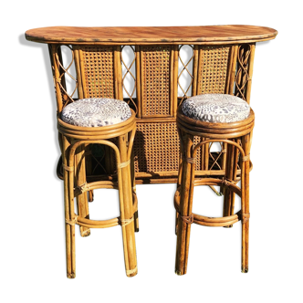 Rattan and cannage bar and 2 stools