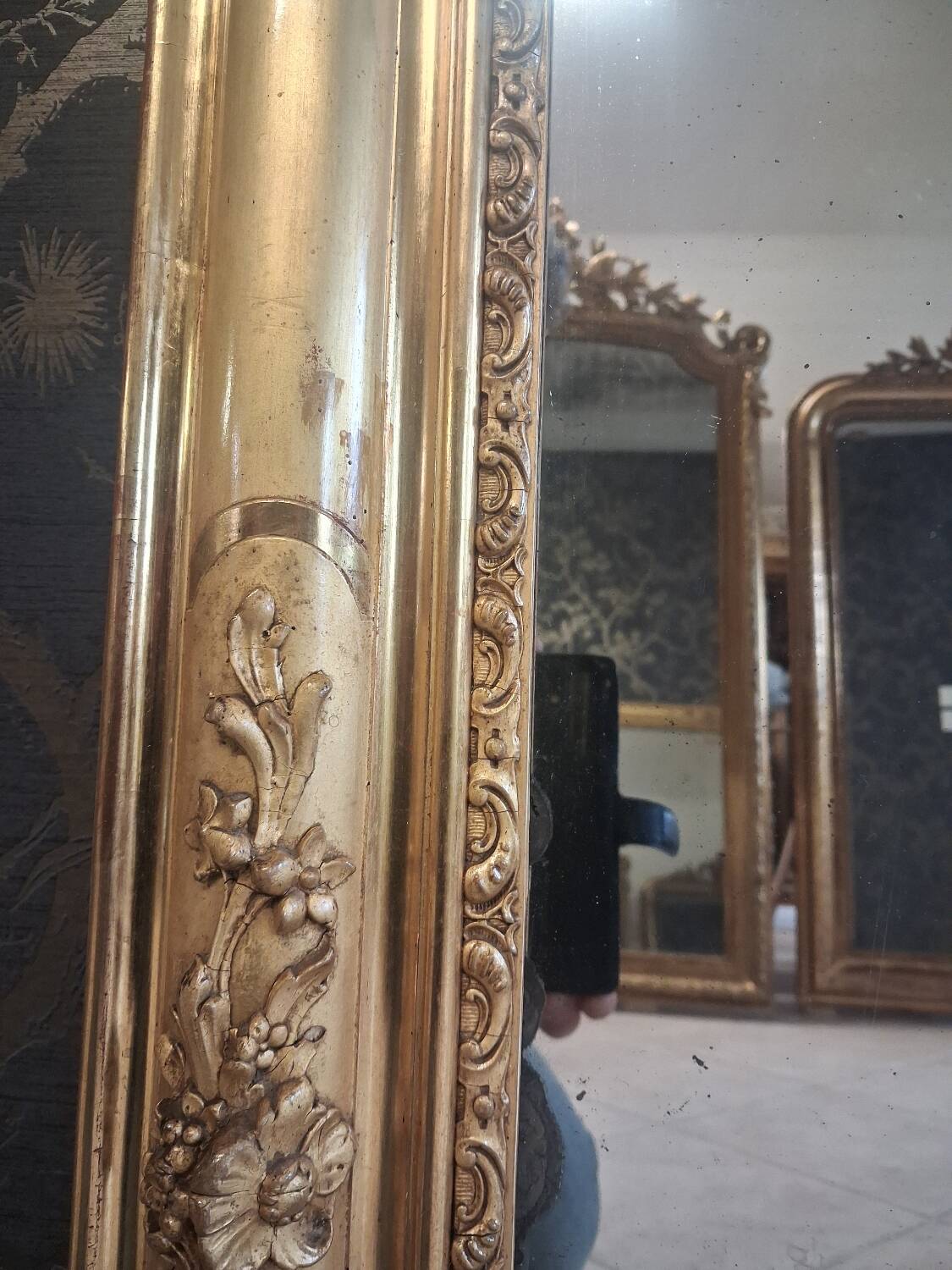Mirror from the Restoration period 117x86