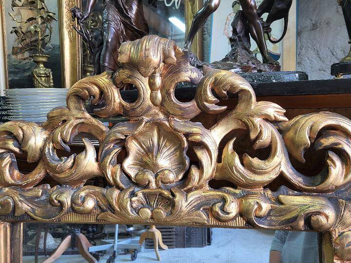 Miroir en bois dore a coquille