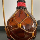 Carafe vintage en verre ambré,laiton et scoubidou