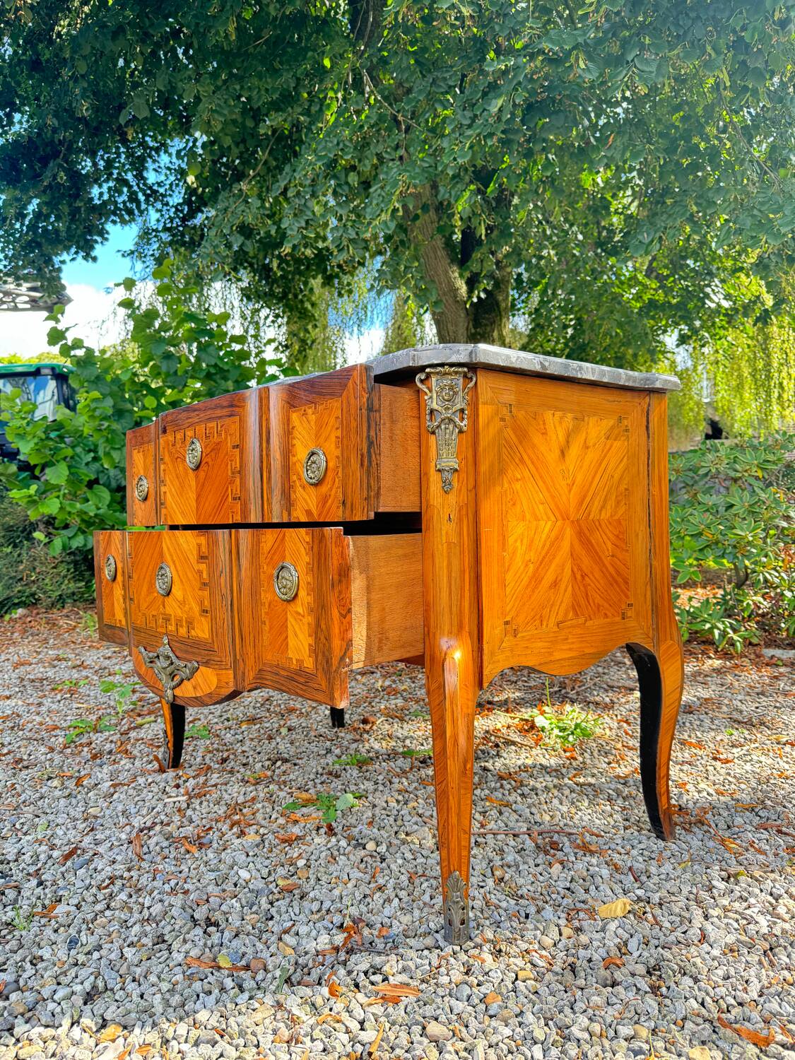 Transition period marquetry chest of drawers, late 18th century