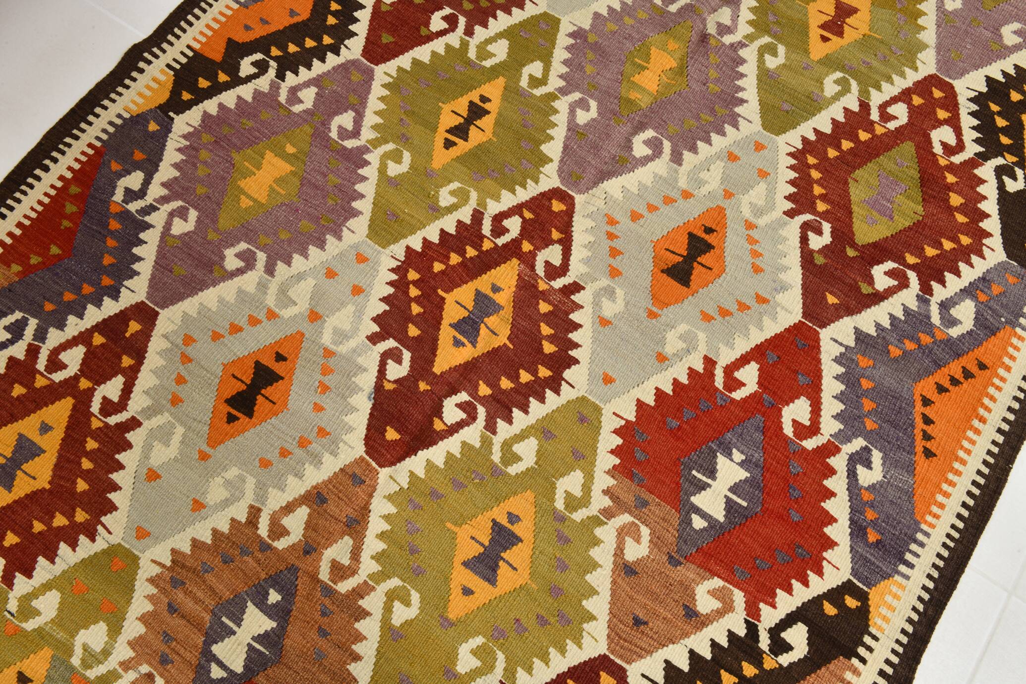 5x9 Geometric Style Vintage Kilim Rug,