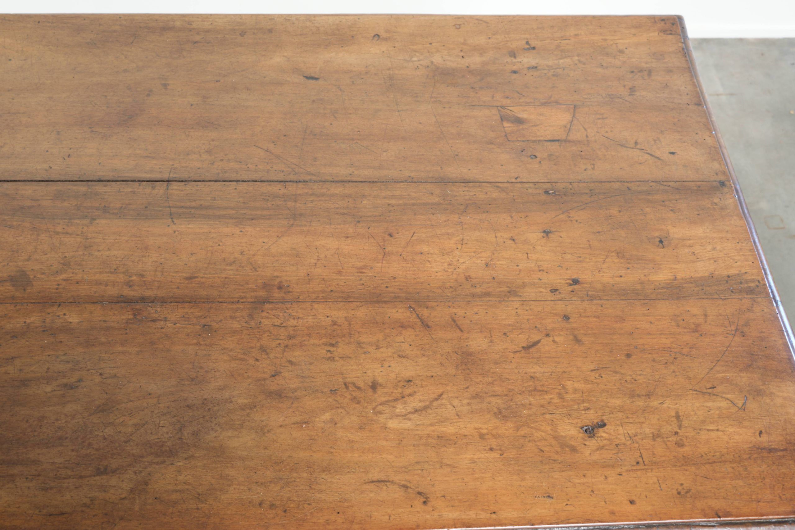 Authentic Italian dining table from the 16th century made of walnut