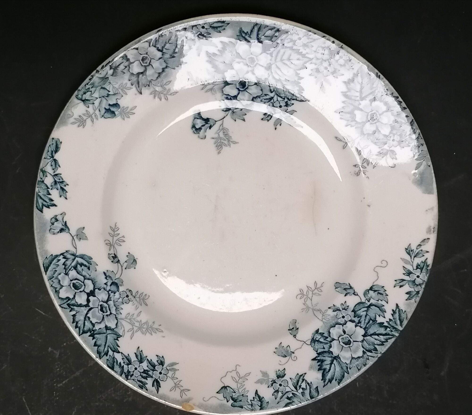 6 plates iron earth Moulin des Loups and Hanage Marie-Louise