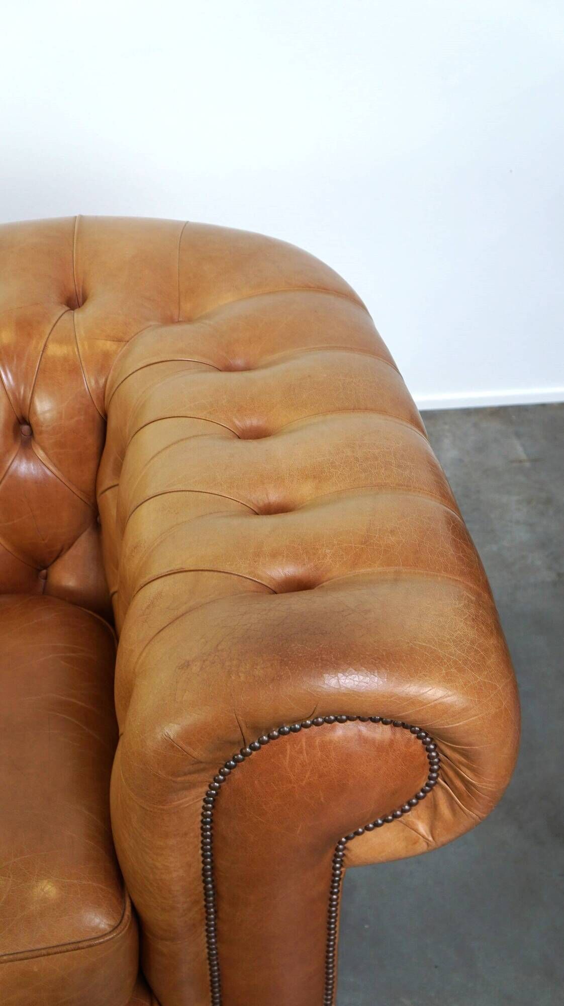 Chesterfield 2-seater sofa in light brown/cream English cowhide leather