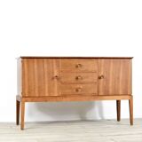 Buffet en noyer de Gordon Russell pour Heal, datant du milieu du siècle