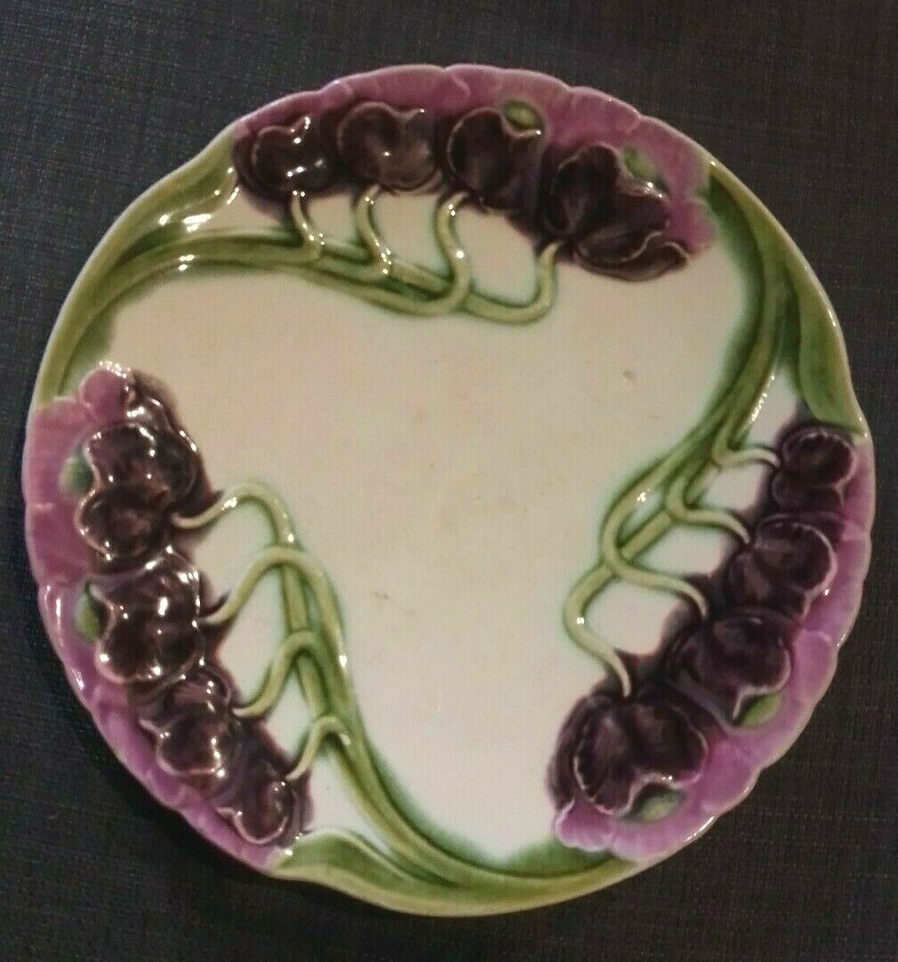 Art Nouveau plate in dabbling: purple poppies on 3 stems