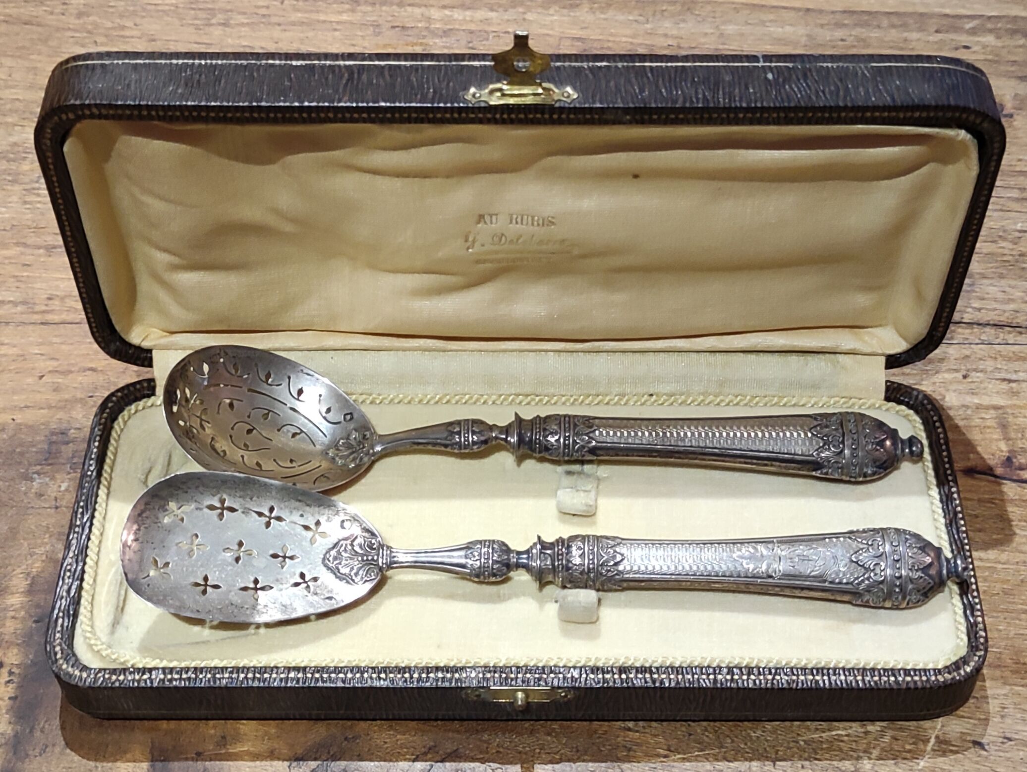 Old necessary for entremets/solid silver