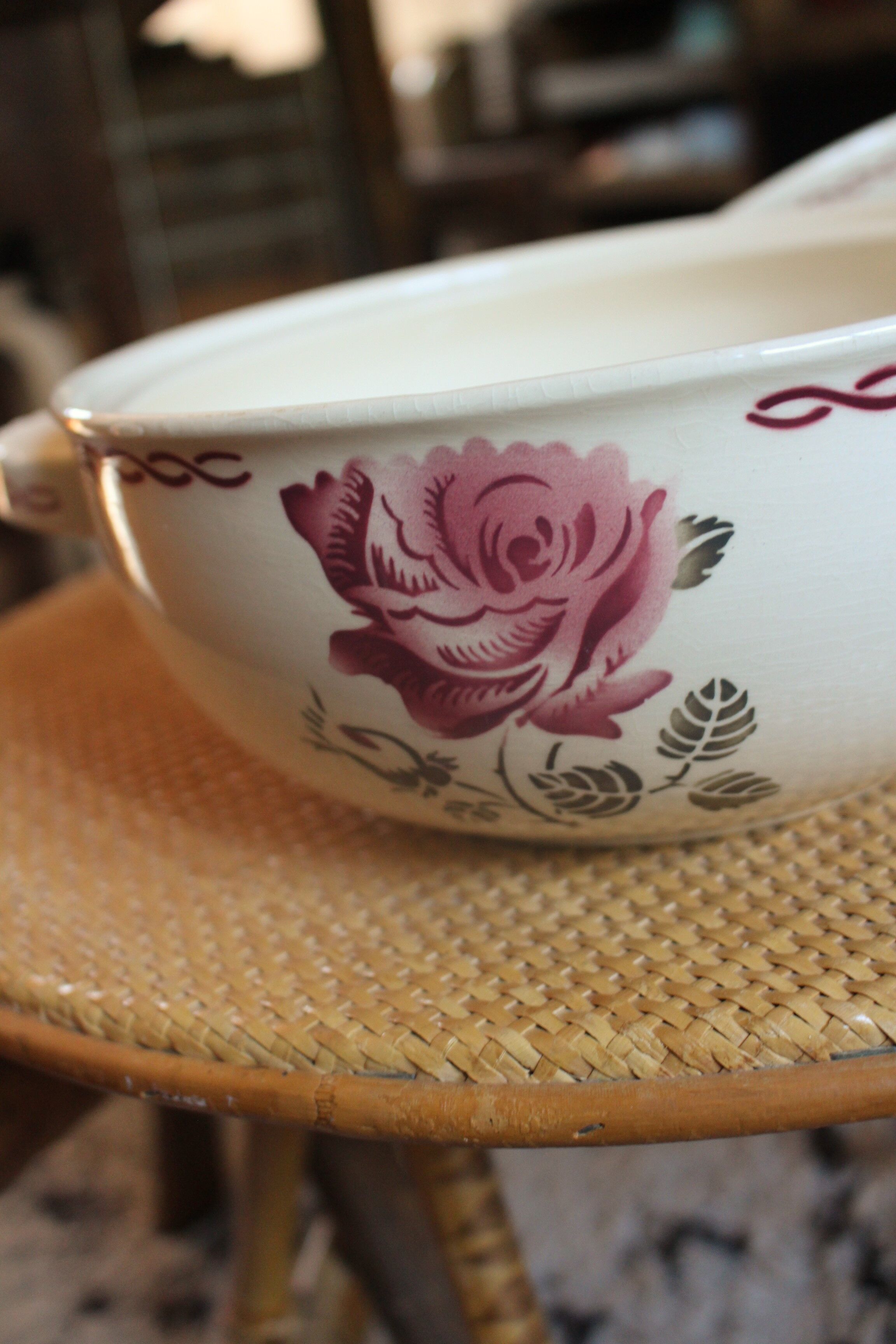 Soupière Germaine Badonviller art deco rose red black
