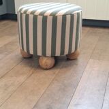 Pouf with ball feet