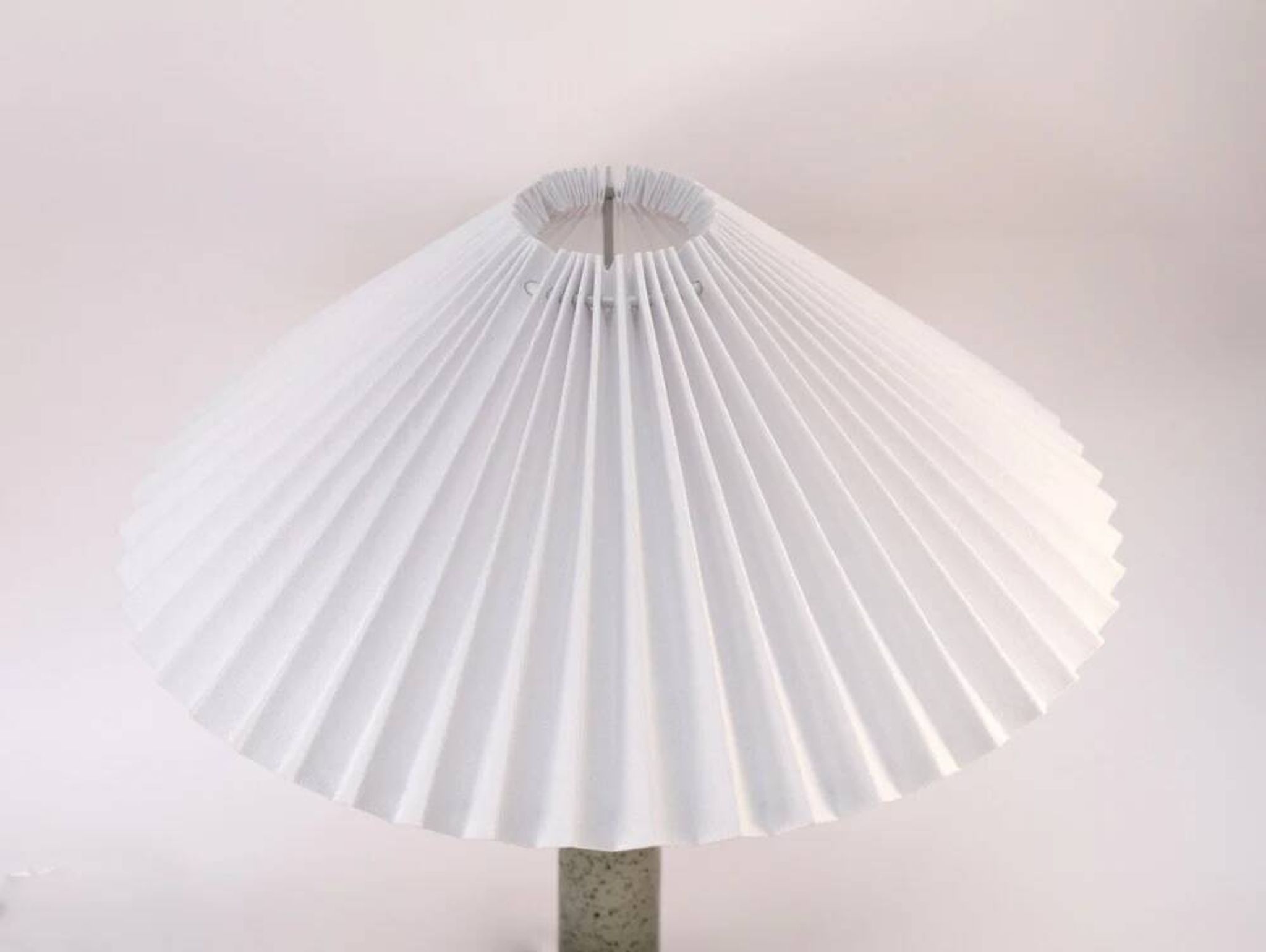 Lampe de table Le Klint Era avec abat-jour plissé