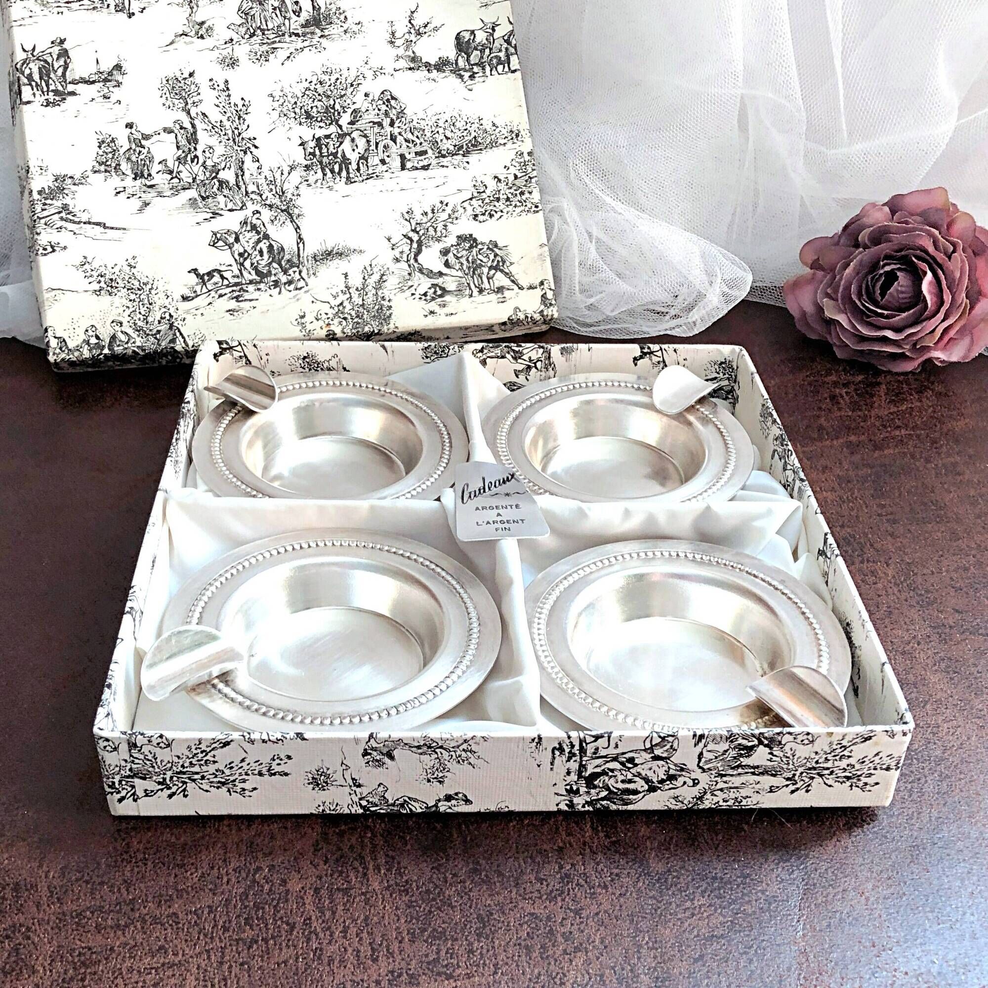 Box of 4 individual silver ashtrays in fine silver France