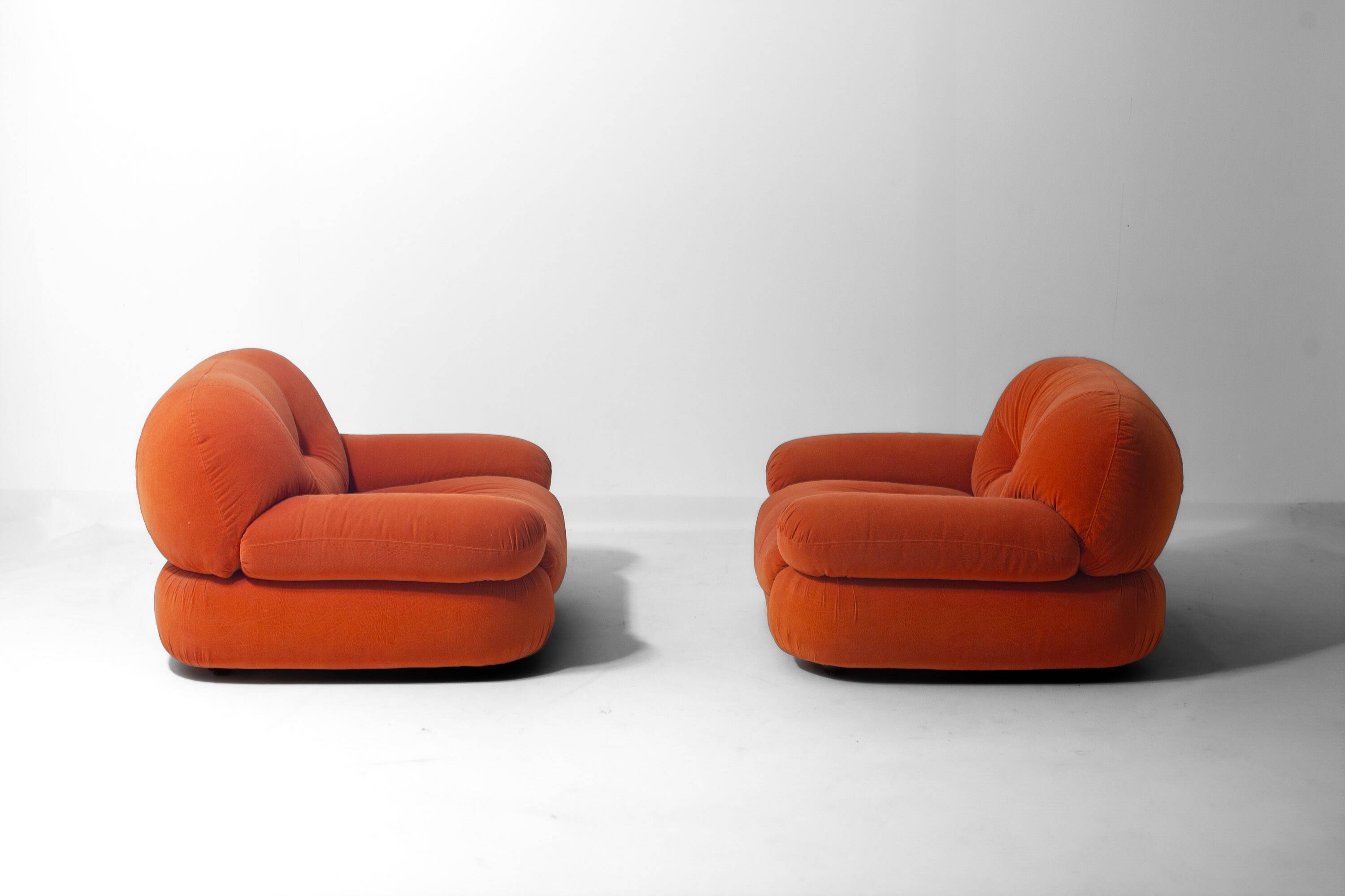 Pair of suède 'Sapporo' lounge chairs by Mobil Girgi, Italy 1970s