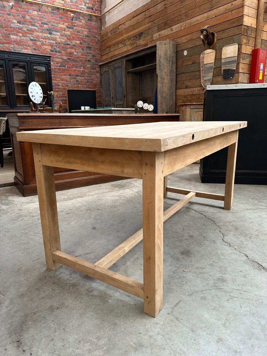 Butcher's table in solid beech wood