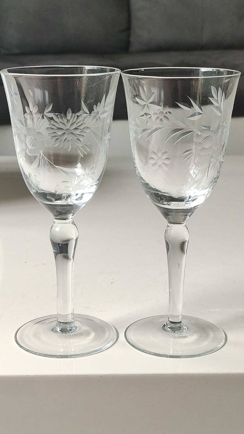 Set of 6 Large stemmed wine glasses