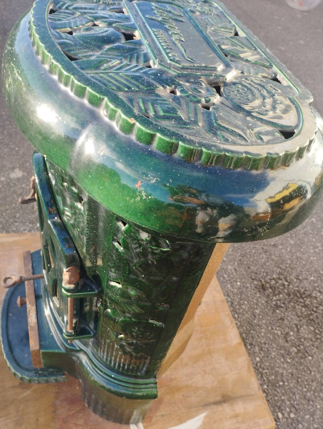 Lilyver Deville cast iron wood stove