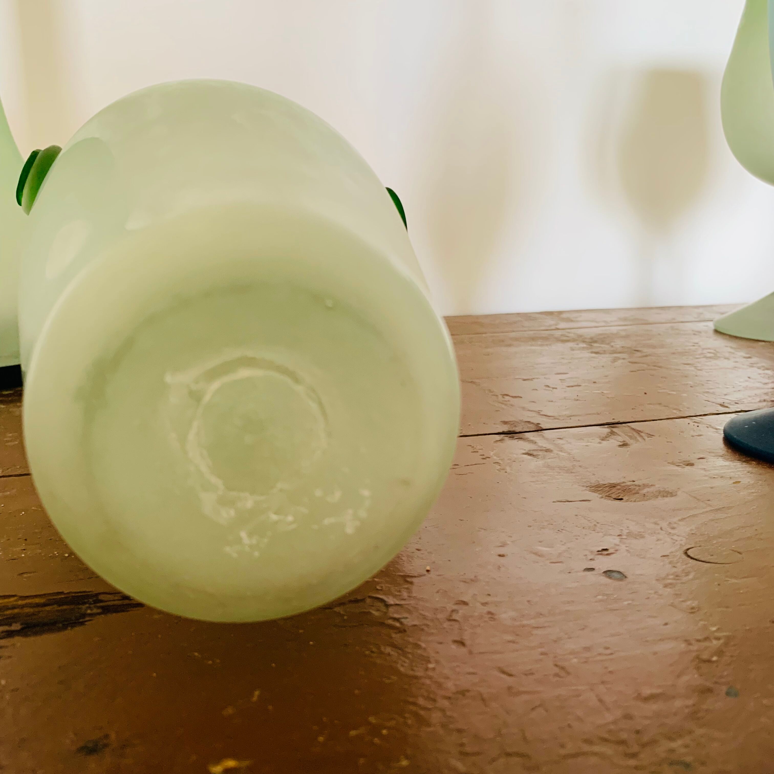 Ensemble de 8 vases, coupes, en pâte de verre