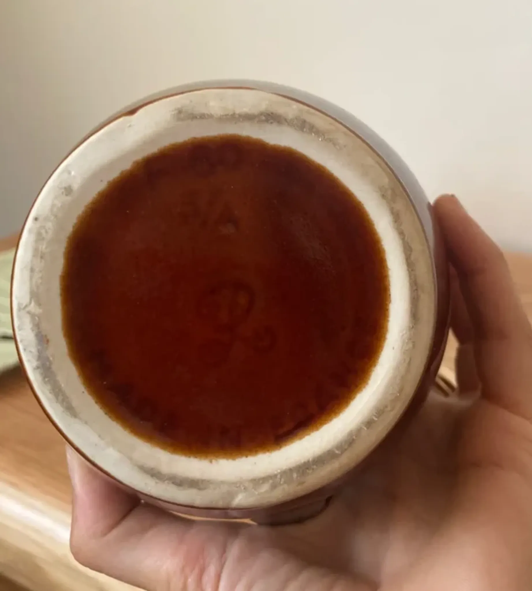 Pichet vase vintage en grès du Berry émaillé brun – décor géométrique