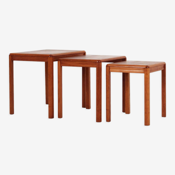 Tables en teck, design scandinave des années 70