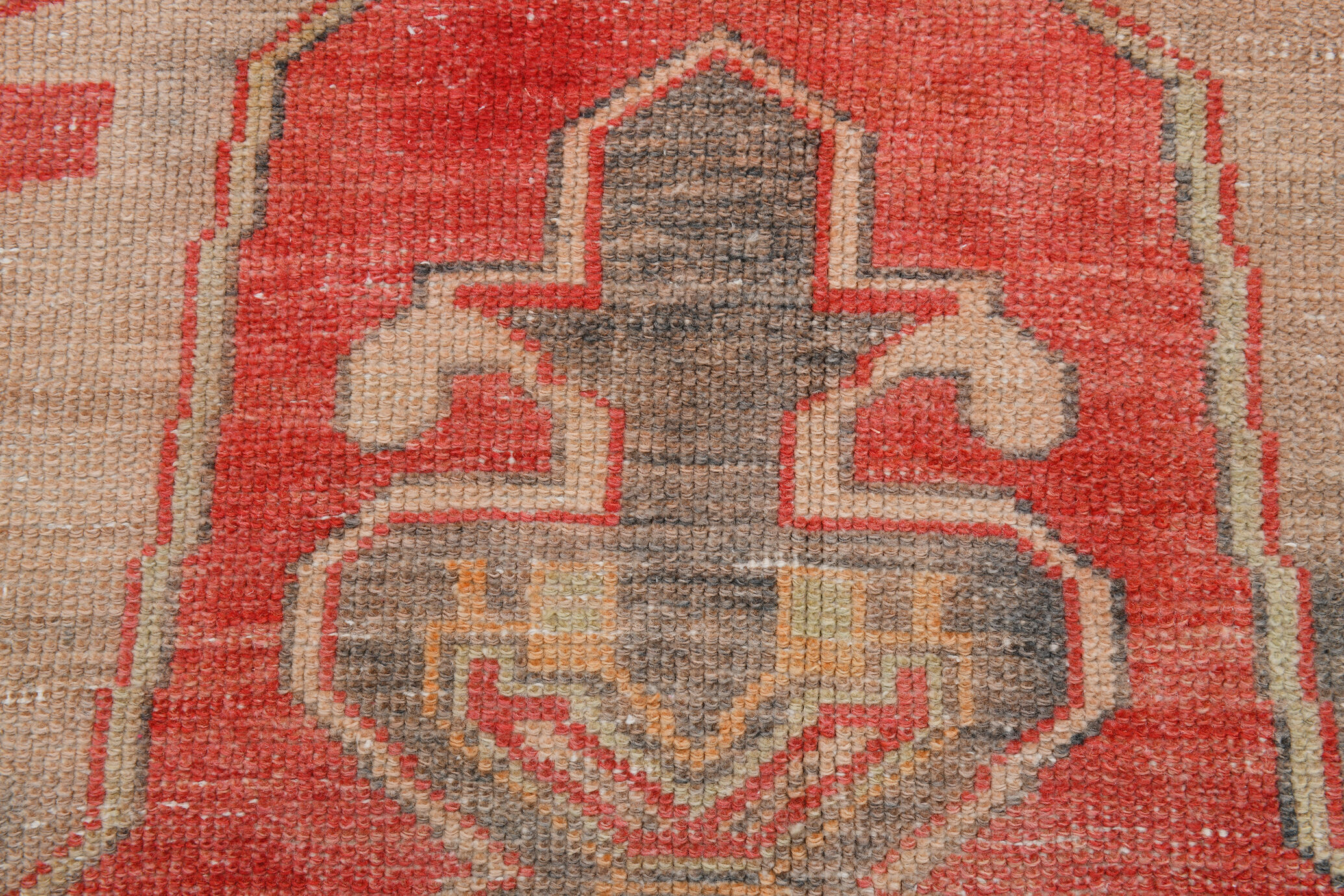5x9 pale red & tan beige vintage rug 146x279cm